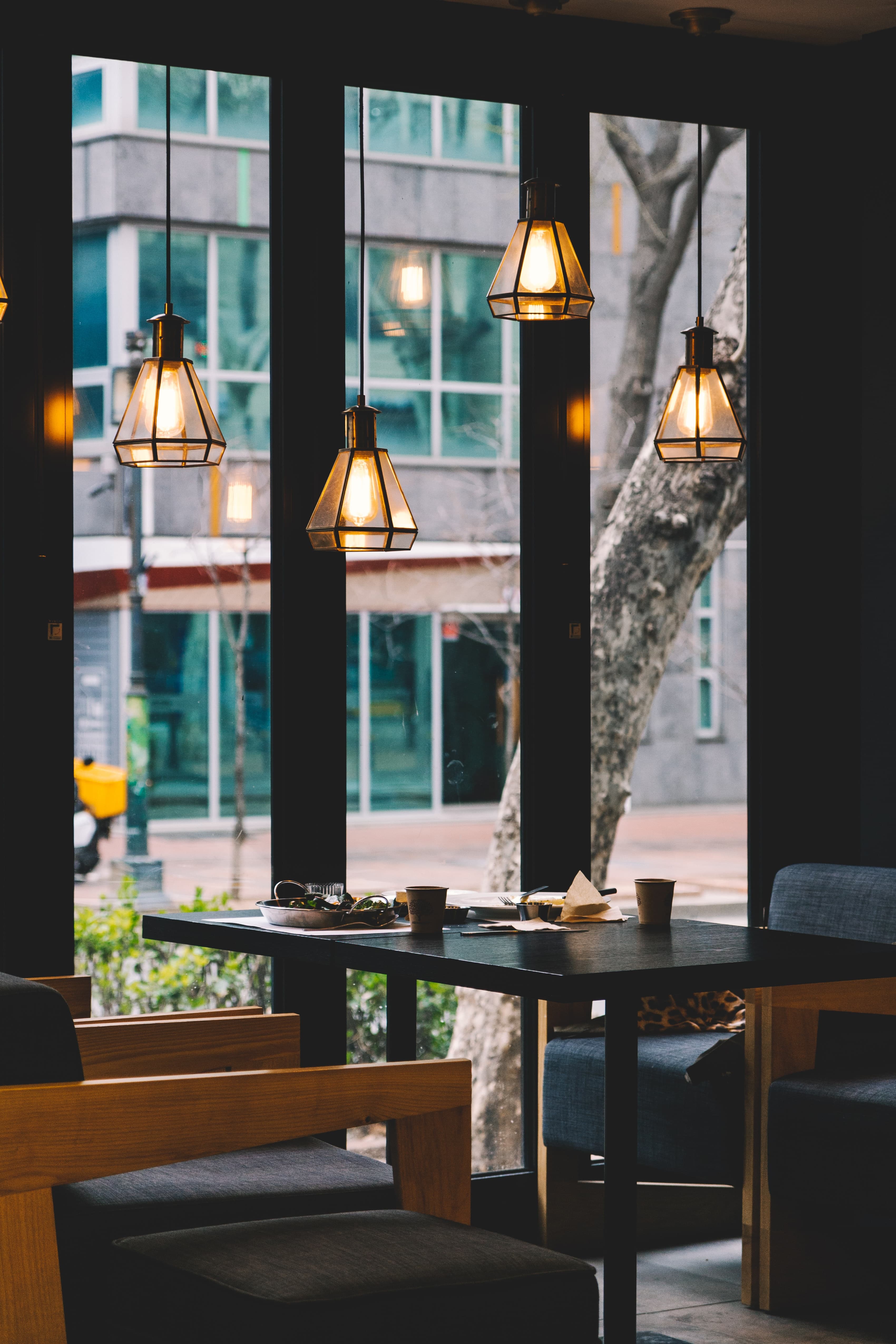 restaurant_ambiente_by_unsplash_https://unsplash.com/photos/Pb9bUzH1nD8